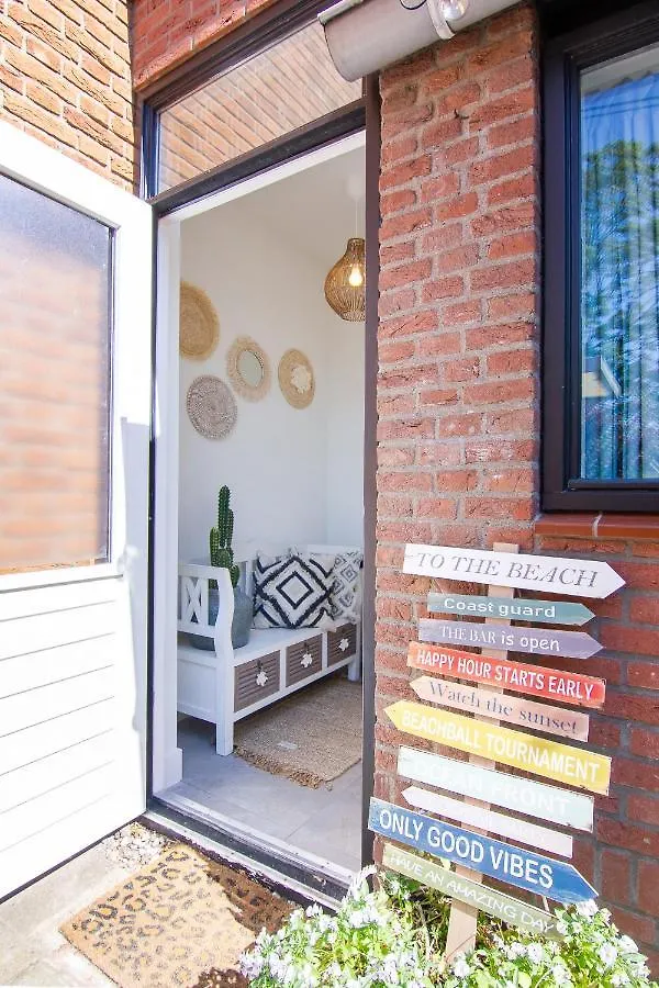 Coast Guesthouse 잔드보르트